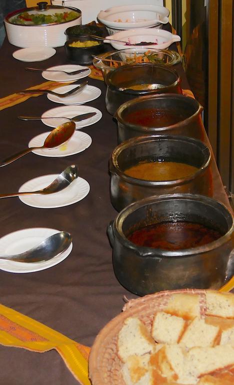 Hotel Acacia City 캄팔라 외부 사진